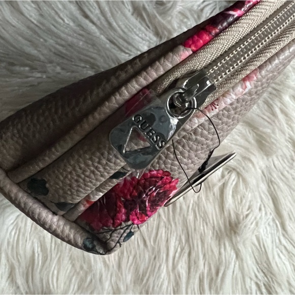 NWT Floral Guess Cosmetic Case - Picture 4 of 8